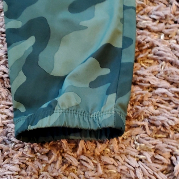Old Navy Active camo jogger outfit - Picture 7 of 14